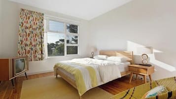 3 slaapkamers, een strijkplank/strijkijzer, wifi, beddengoed