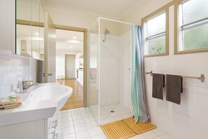 Dusche, kostenlose Toilettenartikel