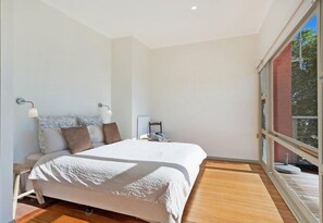 1 bedroom, iron/ironing board, Internet, bed sheets - The Love Shack - Pambula Beach (Pambula Beach)