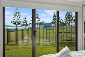 2 bedrooms, iron/ironing board, bed sheets - Shore break 6: Right at the beach (Eden)