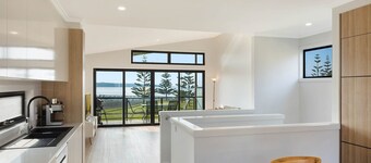 Shore break 6: Right at the beach