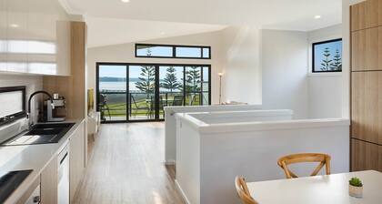 Shore break 6: Right at the beach