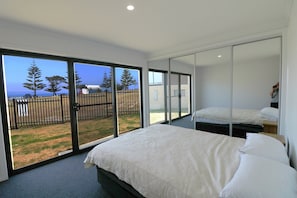 2 habitaciones, tabla de planchar con plancha y ropa de cama