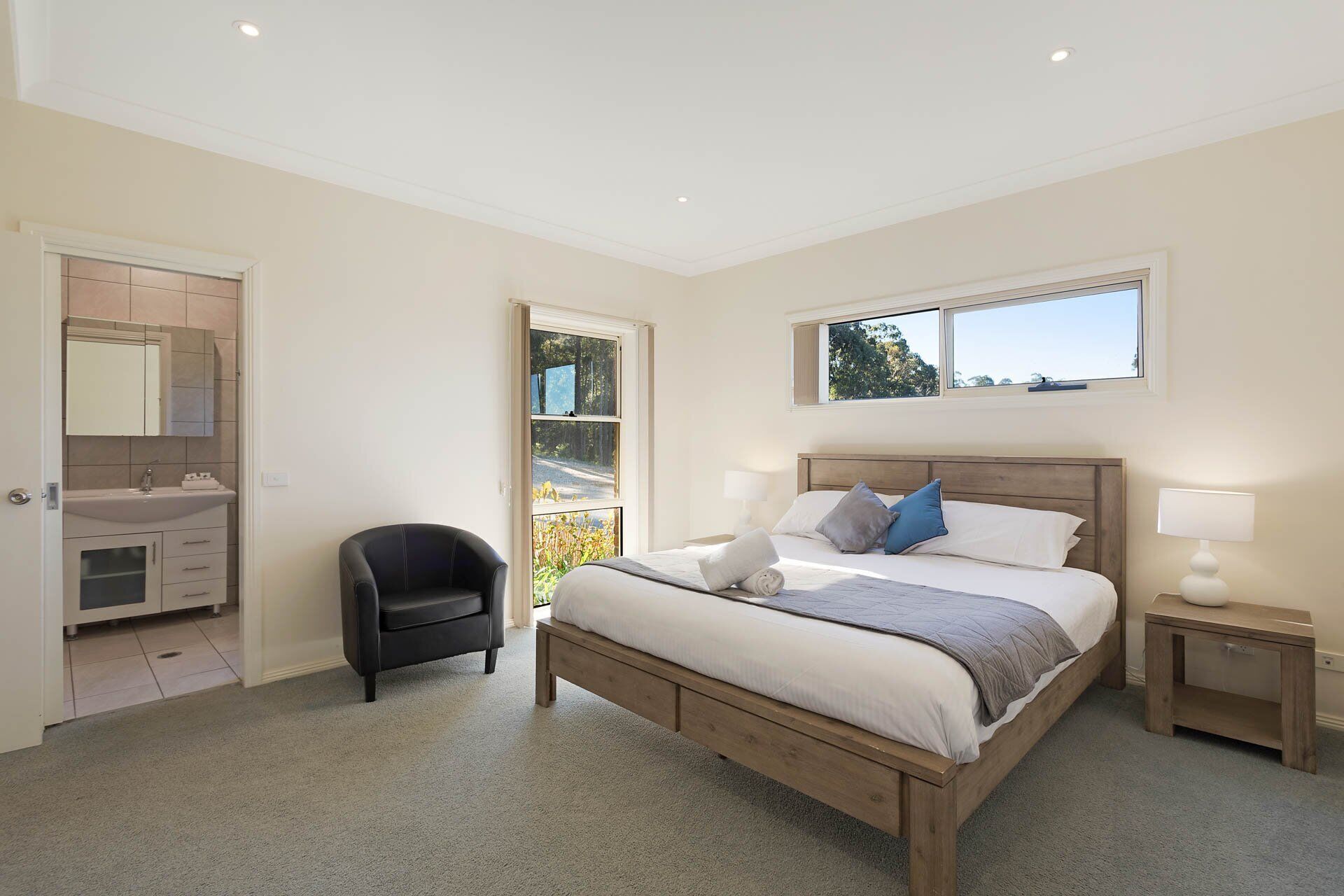 2 bedrooms, iron/ironing board, Internet, bed sheets