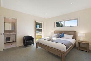 2 bedrooms, iron/ironing board, Internet, bed sheets