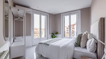 3 slaapkamers, een strijkplank/strijkijzer, gratis wifi, beddengoed