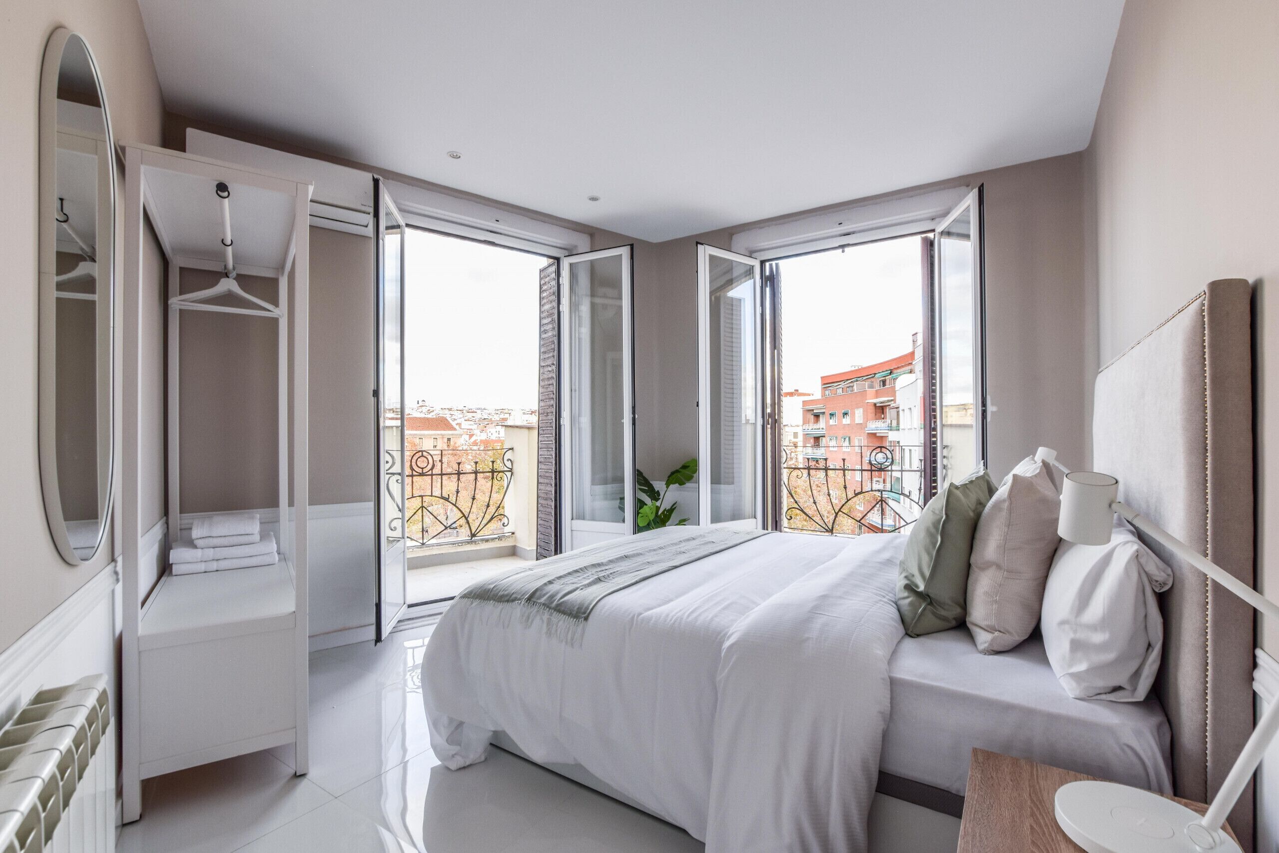 3 dormitorios, tabla de planchar con plancha, wifi gratis y ropa de cama