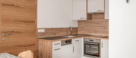 Refrigerador, placa de cocina, lavavajillas, cafetera/tetera