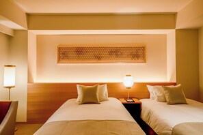 Superior Twin Room, Non Smoking | Meja, ruang kerja komputer riba, Wi-fi percuma, cadar katil 