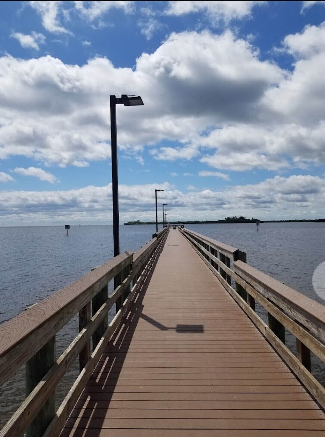 Charming bungalow - Walk to SunSeekers Resort, the Fishing Pier and Beach