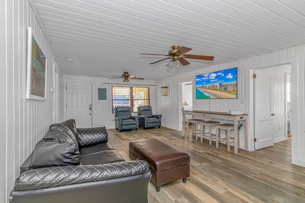 Pet Friendly Beach House! Private Pool! 5 bedroom - 3 bath!