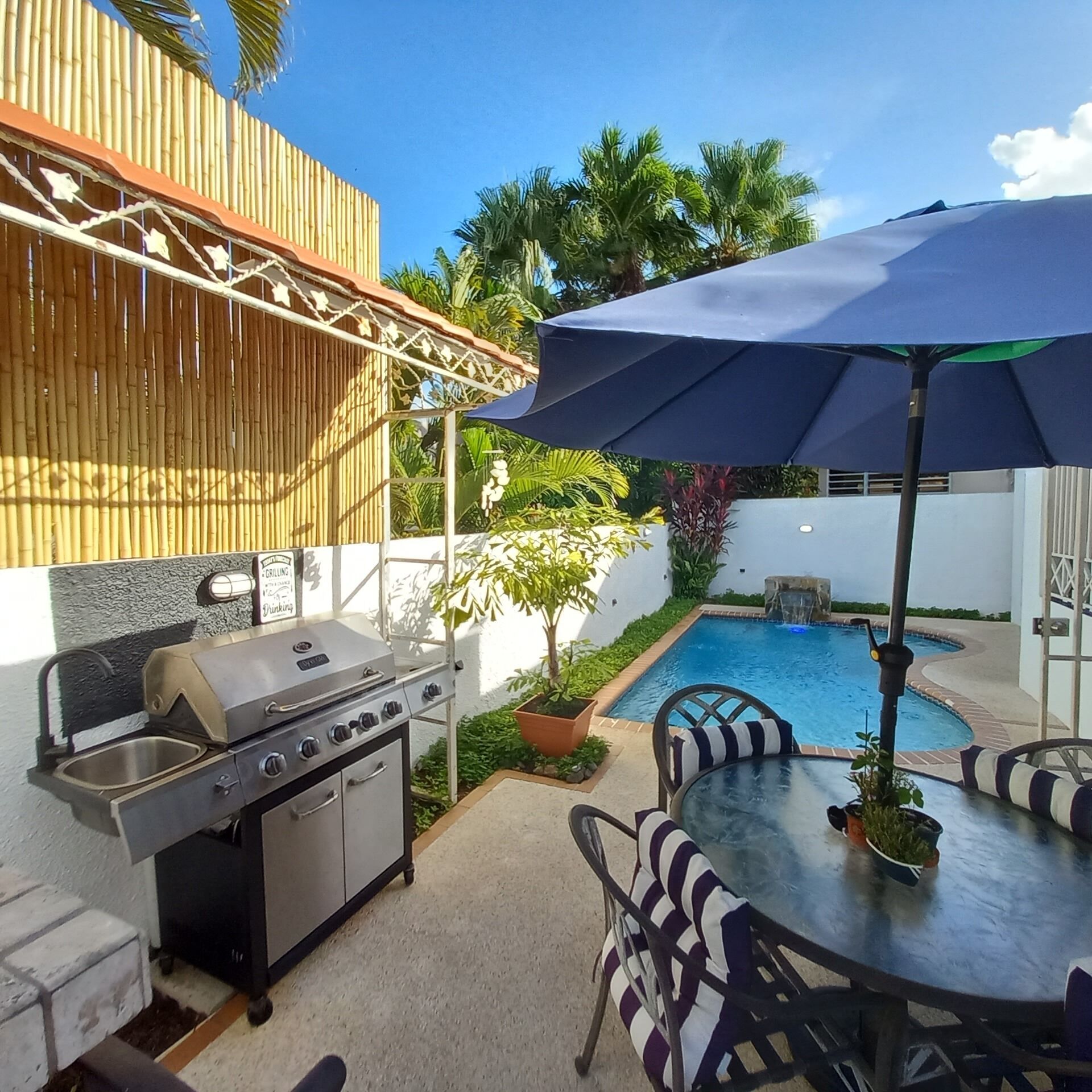 屋外ダイニングエリア