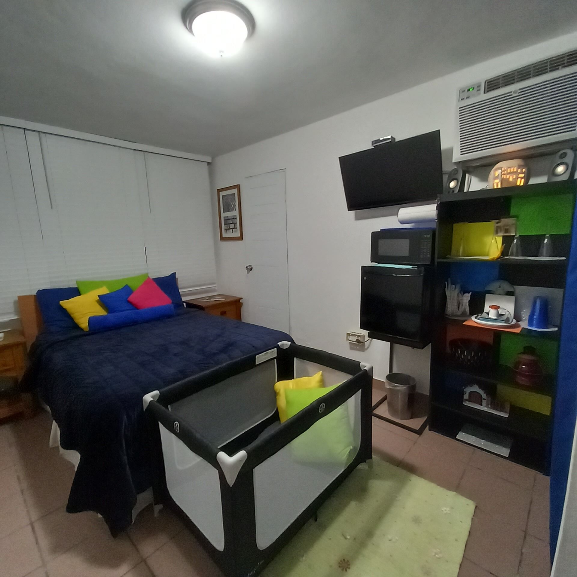 1 Schlafzimmer, Schreibtisch, Bügeleisen/Bügelbrett, Reisekinderbett