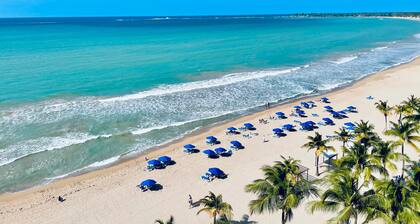 San Juan, guest suite w/private POOL, outdoor kitchen/BBQ & peaceful