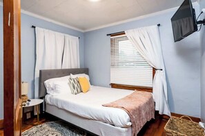 2 chambres, fer et planche à repasser, Wi-Fi, draps fournis