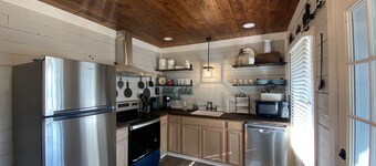 Grandview Carriage House at Copperas Creek - a renovated pet friendly farmhouse.