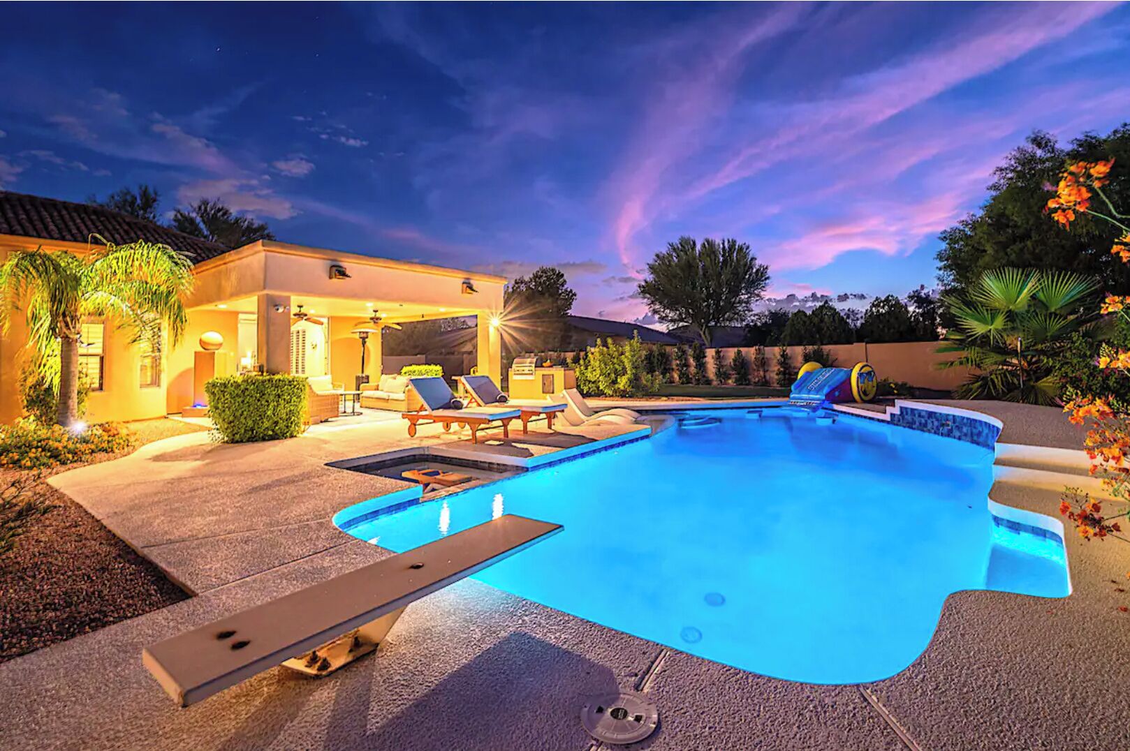 室外游泳池， 恒温泳池