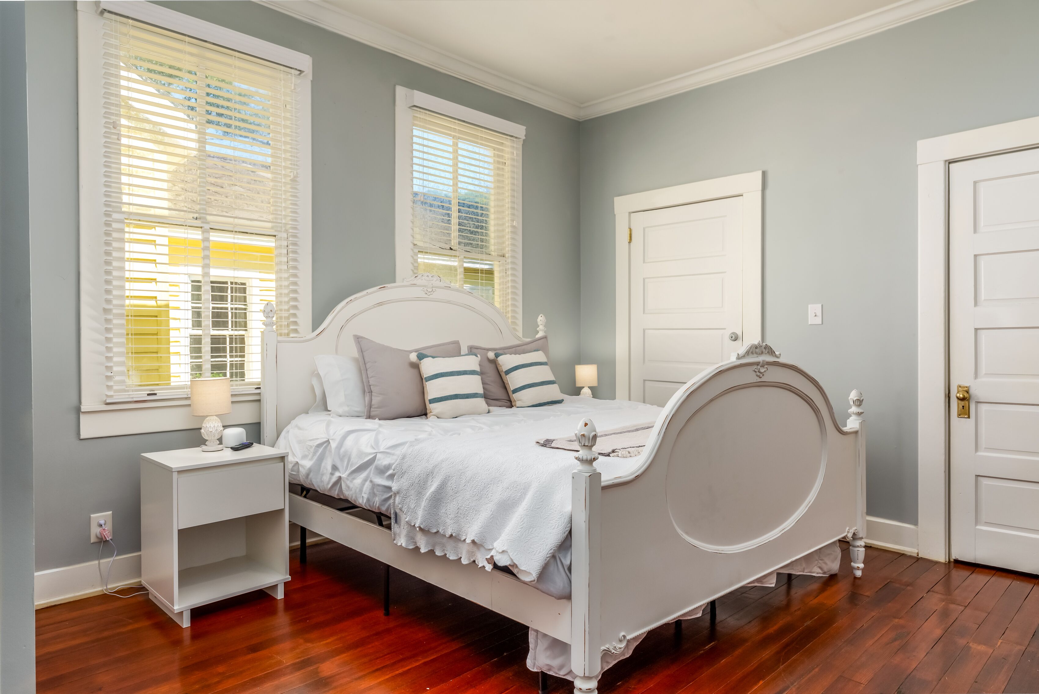 4 habitaciones, tabla de planchar con plancha y wifi gratis 