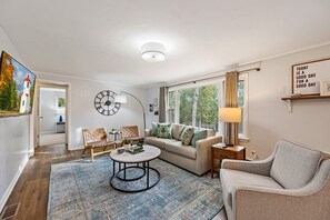 Smart TV, books, stereo