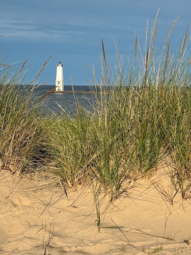 Latitude Adjustment II - SIMPLY GORGEOUS WITH GREAT LOCATION CLOSE TO DOWNTOWN!