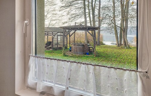 Beautiful home in Wilcze with WiFi