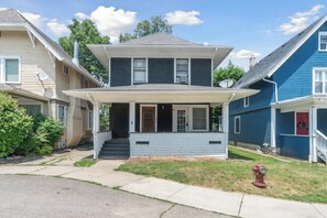Exterior - Remote Ready I 2 BR 1 BA (Lansing)