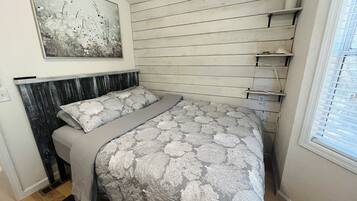 1 soverom, strykejern/-brett, wi-fi (inkludert) og sengetøy