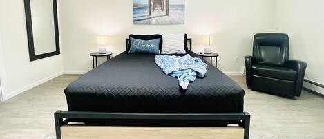 3 Schlafzimmer, Schreibtisch, Bügeleisen/Bügelbrett, Reisekinderbett