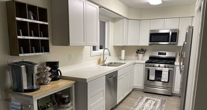 The Lovely Place #3 3BR 4Beds 2 BA Sleeps 7 Spacious Townhouse with Garage.