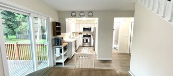 The Lovely Place #3 3BR 4Beds 2 BA Sleeps 7 Spacious Townhouse with Garage.