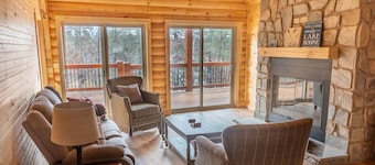 Cozy log cabin with Lakefront and Private Dock