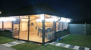 تناول الطعام بالخارج