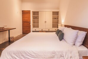 5 bedrooms, desk, iron/ironing board, free WiFi