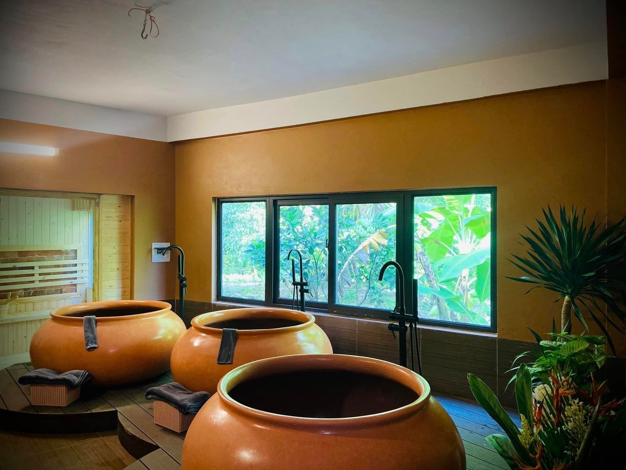 Hot tub, hot stone massages, Swedish massages, Thai massages, massages