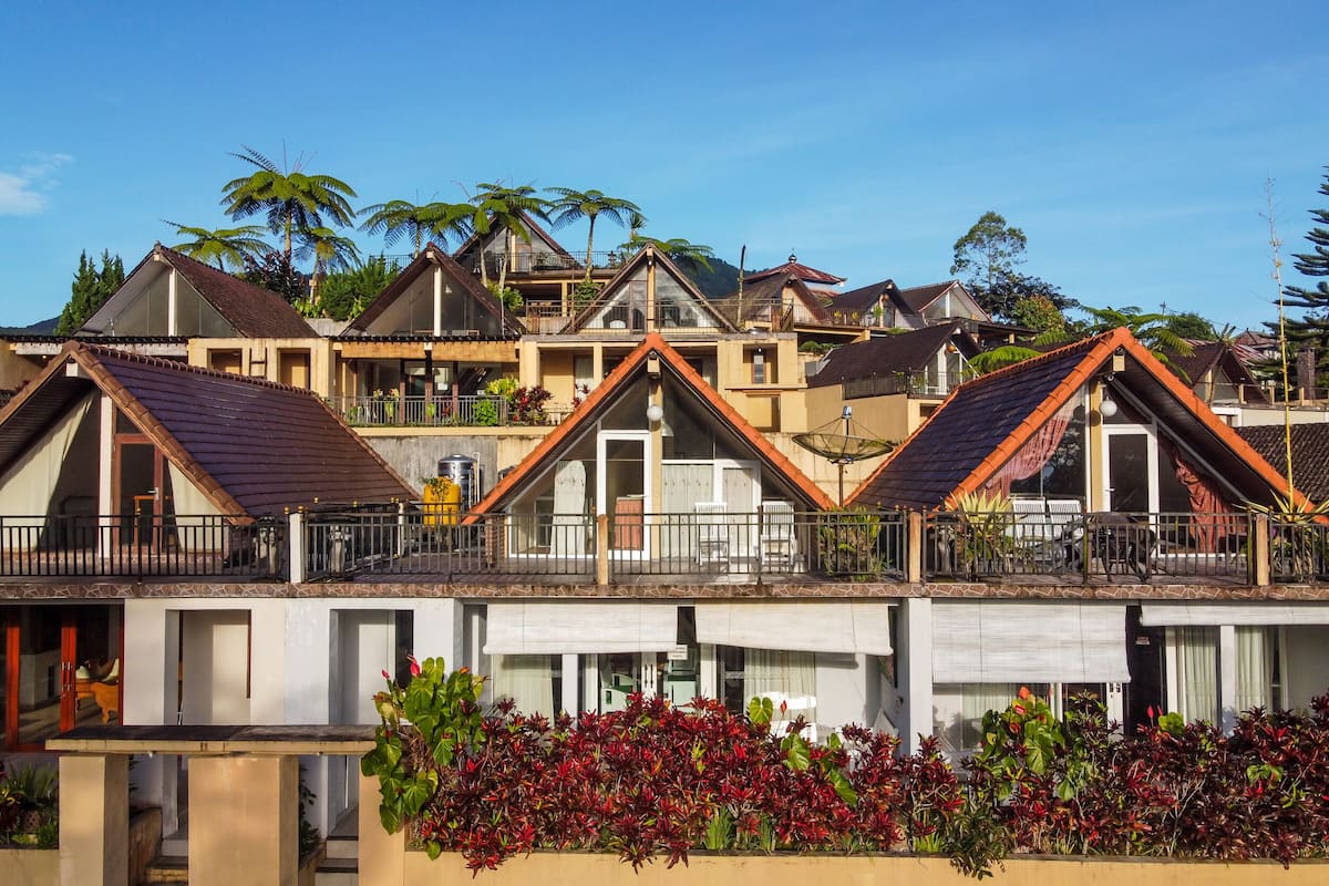 Villa, Lake View