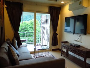 Una televisión, un reproductor estéreo