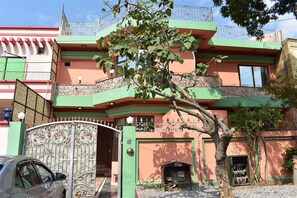 Fachada de la propiedad