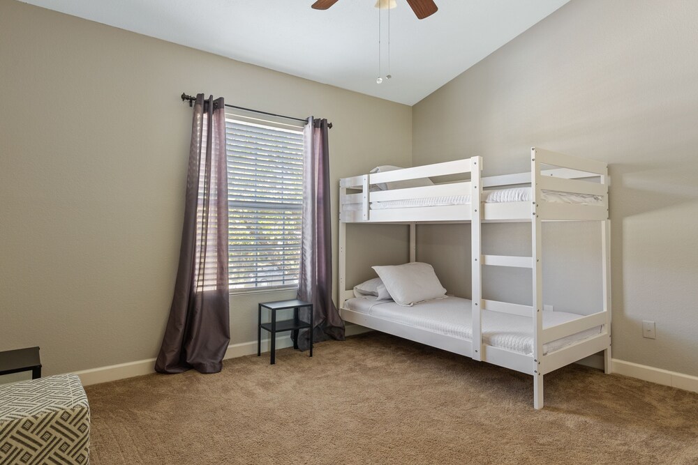 home W/Pool, Hot tub and Game room Fort Worth Abritel