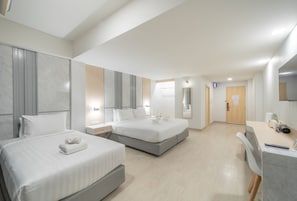Minibar, individually furnished, desk, laptop workspace - The Space Hotel Lampang (Lampang)