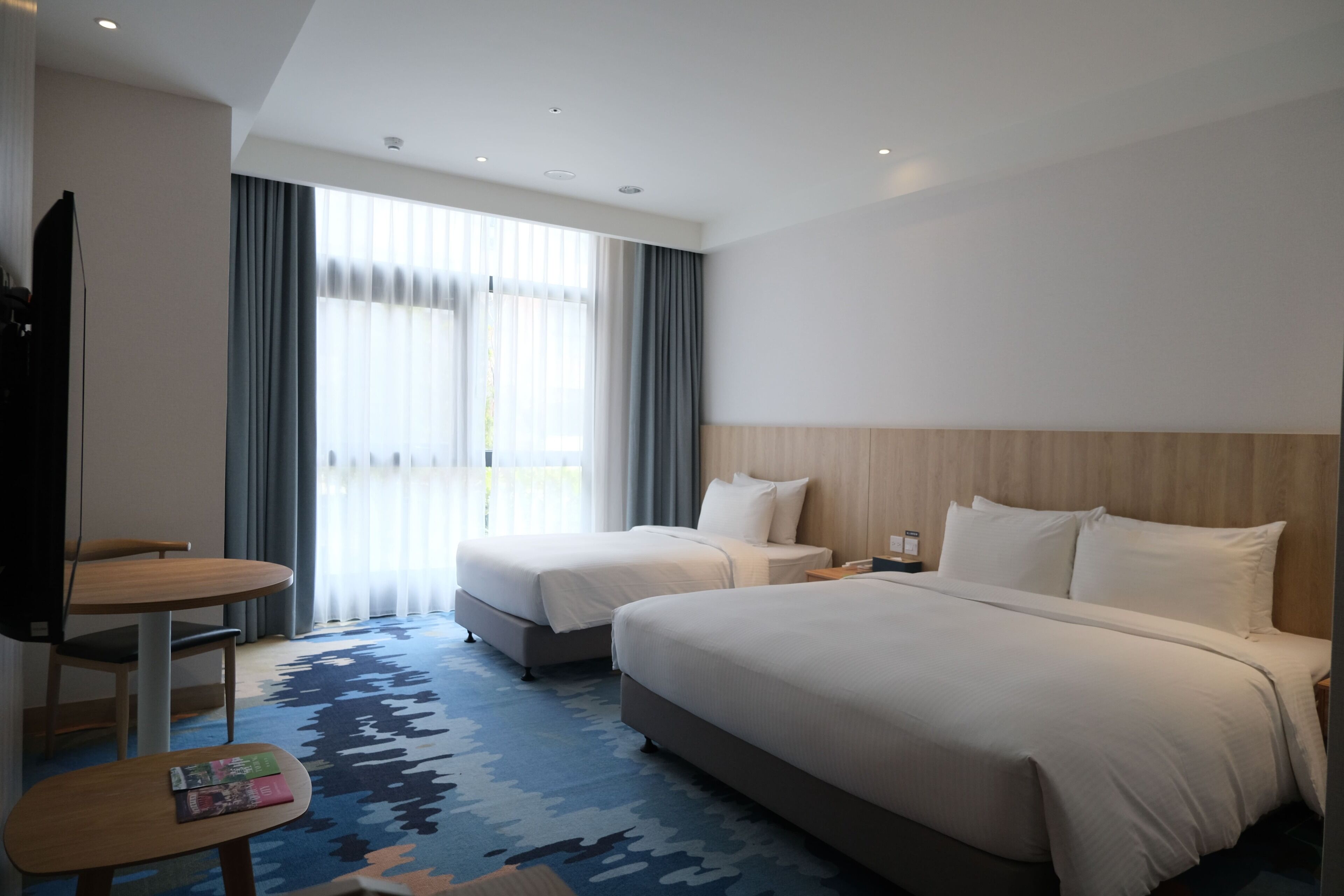 Deluxe Triple Room | Down comforters, in-room safe, laptop workspace, blackout drapes