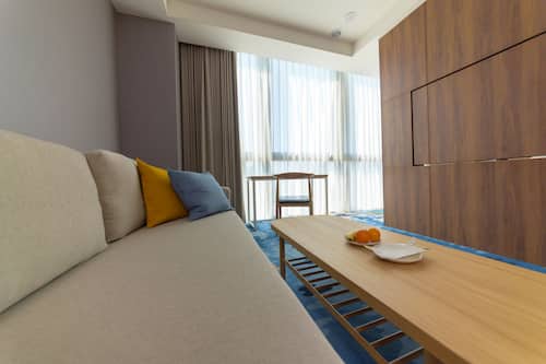 Panoramic Suite | Living area | 50-inch Smart TV with digital channels, TV