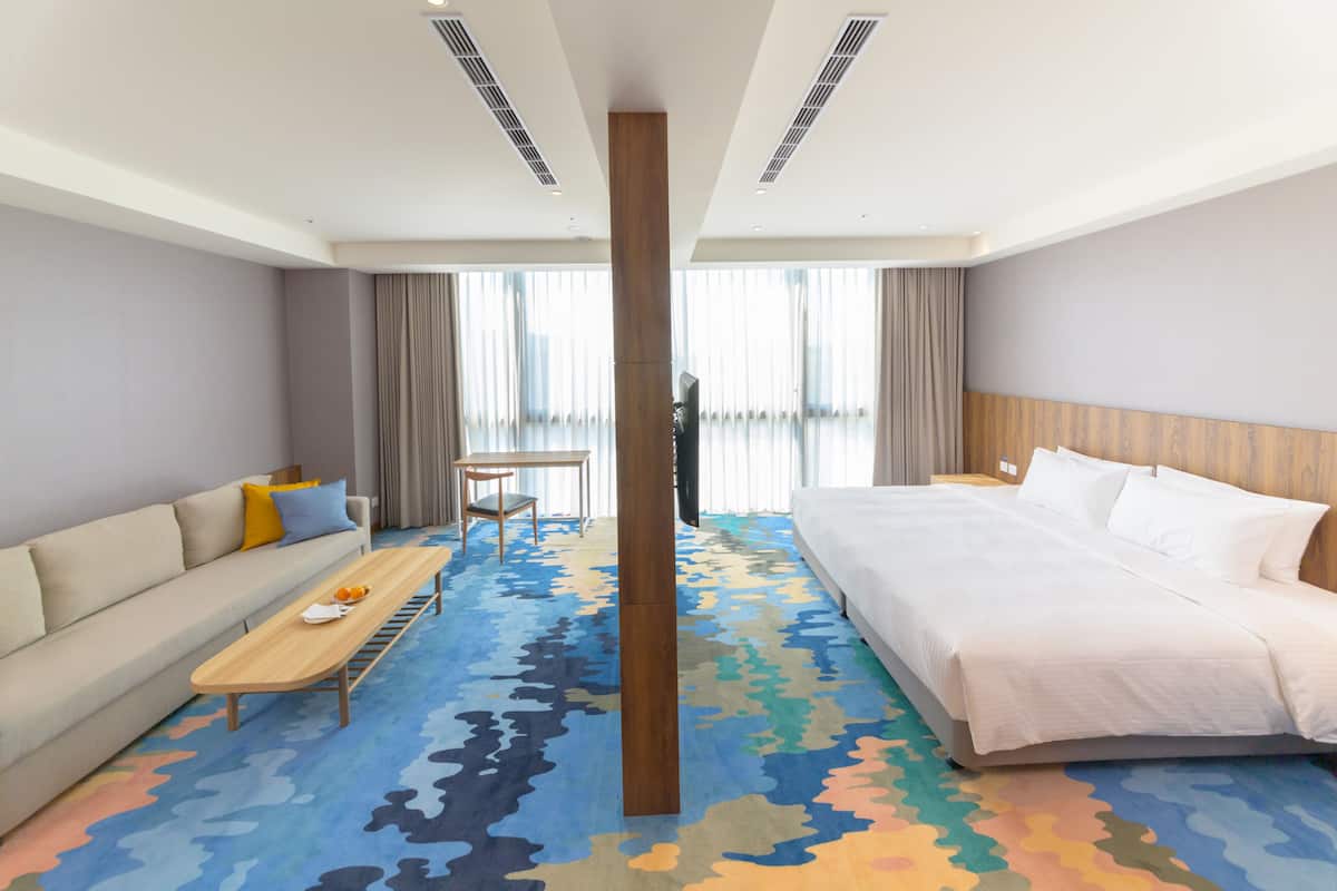 Panoramic Suite | 1 bedroom, down duvets, in-room safe, laptop workspace