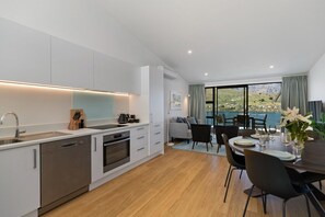 雪櫃、微波爐、焗爐、爐具