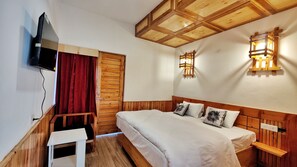 1 bedroom, bed sheets - Deluxe Room | w/ King Size bed View, Balcony, Bonfire, Food, Mountain Vie (Theog)
