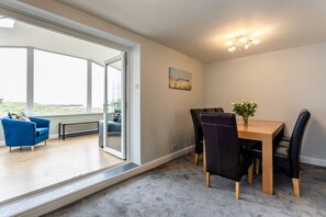 Dining - Island View (Morpeth)