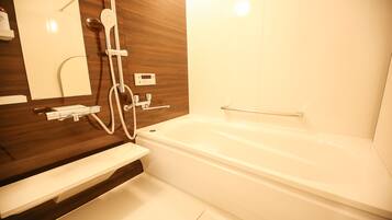 Separate tub and shower, free toiletries, hair dryer, towels