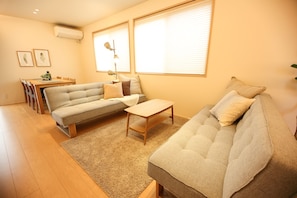 Deluxe Triple Room | In-room dining - PrimeRoomBeppu Kiku (Beppu)