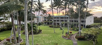 Old Hawaii at its best Molokai Wavecrest Resort with Ocean and West Maui views