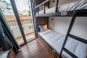 1 Bed in Superior 8-Bed Female Dorm | Free WiFi, bed sheets - Mad Monkey Hanoi - Hostel (Hanoi)