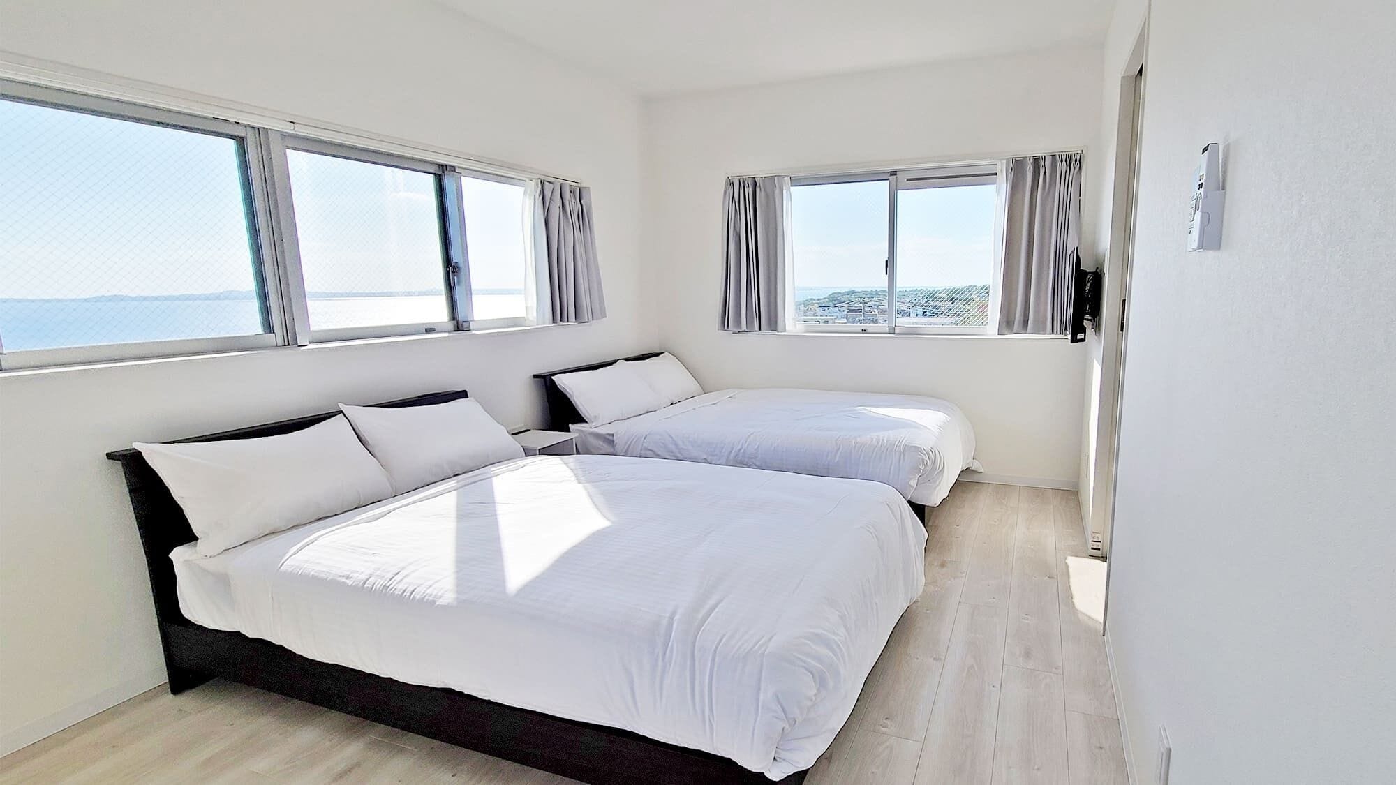 Escritorio, wifi gratis y ropa de cama 